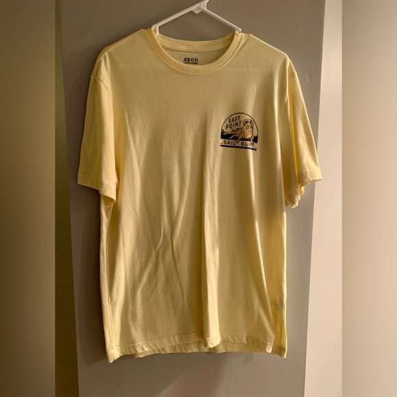 Izod Yellow Short Sleeve Tee With Dog Graphic Casual Comfort - Picture 3 of 3